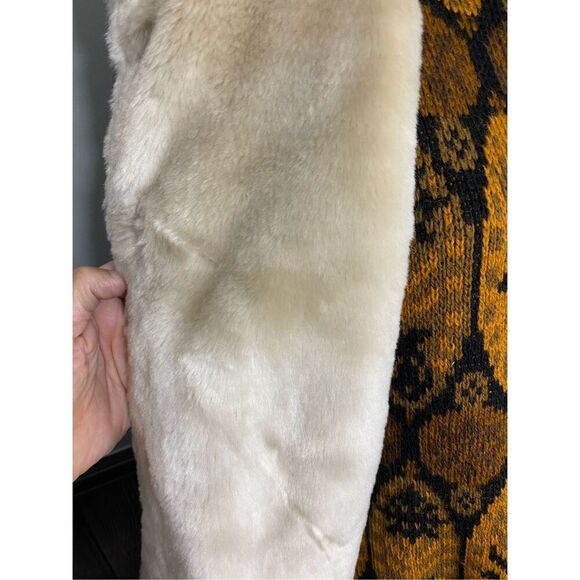 XL, Danier tan leather barn/chore coat with faux shearling interior. - Picture 7 of 16